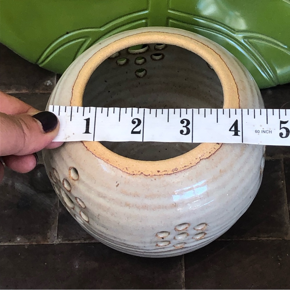 Studio Pottery Handmade Glazed Stoneware Signed Garlic Keeper - Picture 12 of 12